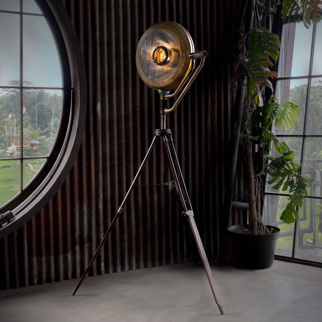 Railroad Standing Lamp 1